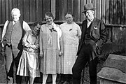 Maria Qvist with her husband and (amongst others) their close friend Zeth Höglund