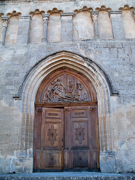 File:Facade église Saignon.JPG