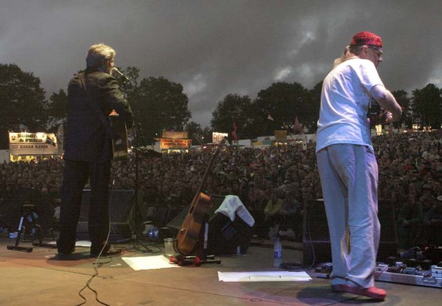 Simon Nicol and Ric Sanders of Fairport Convention on stage at Fairport's Cropredy Convention 2005