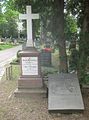 Grab von Joseph Knapp, Stadtpfarrer an der Stiftskirche, Fangelsbachfriedhof, Abteilung 10.