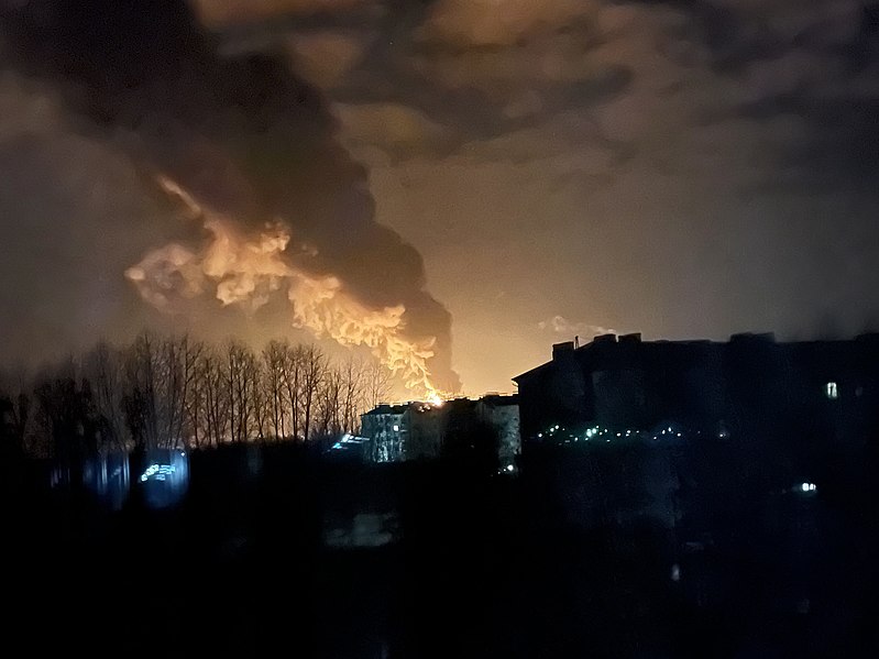 File:Fire at Kryuchki petroleum depot due to missile strike (3to4).jpg