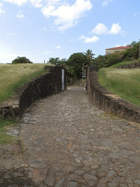 File:Fort Delgrès, Entrée.JPG