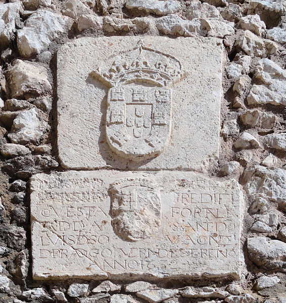 File:Fortaleza de Belixe Wappen über Torbogen.jpg