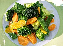Brokkoli, Zuckererbsen, Limette, Orange