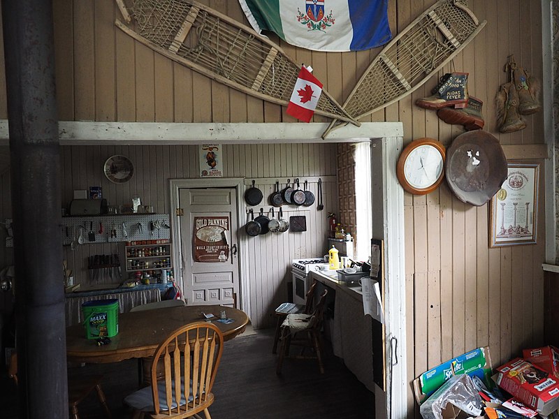 File:Gold Miner's shack, Dawson City (15180933920).jpg