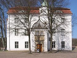 Jagdschloss Grunewald, a backdrop for the Schloss Einstein school Grunewaldsee2 Schloss1.JPG