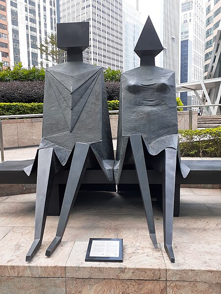File:HK 中環 Central 交易廣場 Exchange Square sculpture metal Sitting Couple by Lynn Chadwick January 2020 SS2 02.jpg