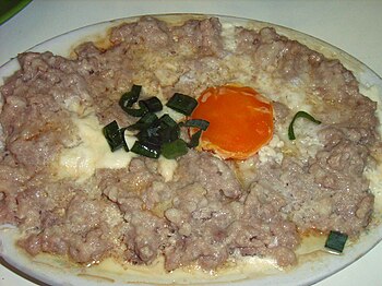 Steam minced pork topped with salted egg and green onion