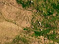 Imagem de satélite da fronteira entre Haiti e República Dominicana. À esquerda, o território haitiano está completamente desmatado, enquanto que o lado dominicano, à direita, está coberto de vegetação.