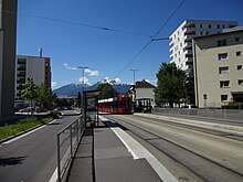 Straßenbahn an der Haltestelle Pauluskirche