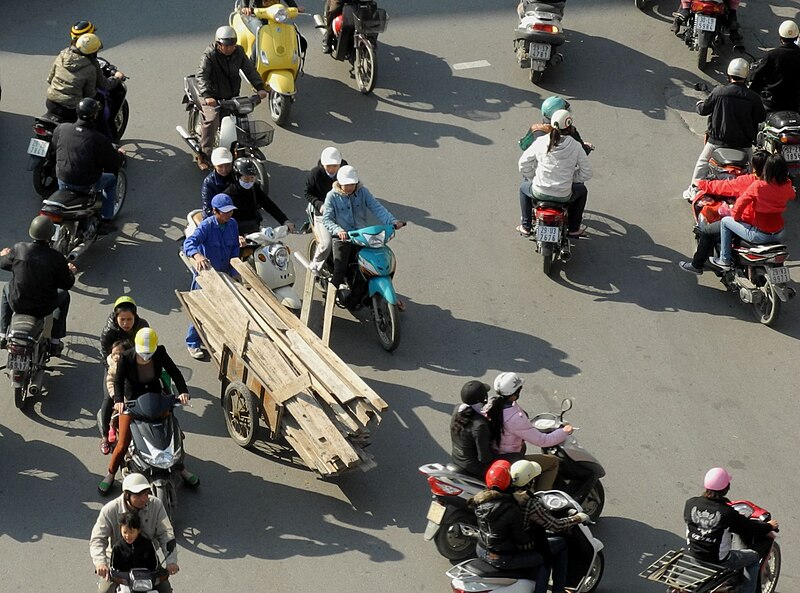 File:Hanoi - Straßenverkehr 03.jpg