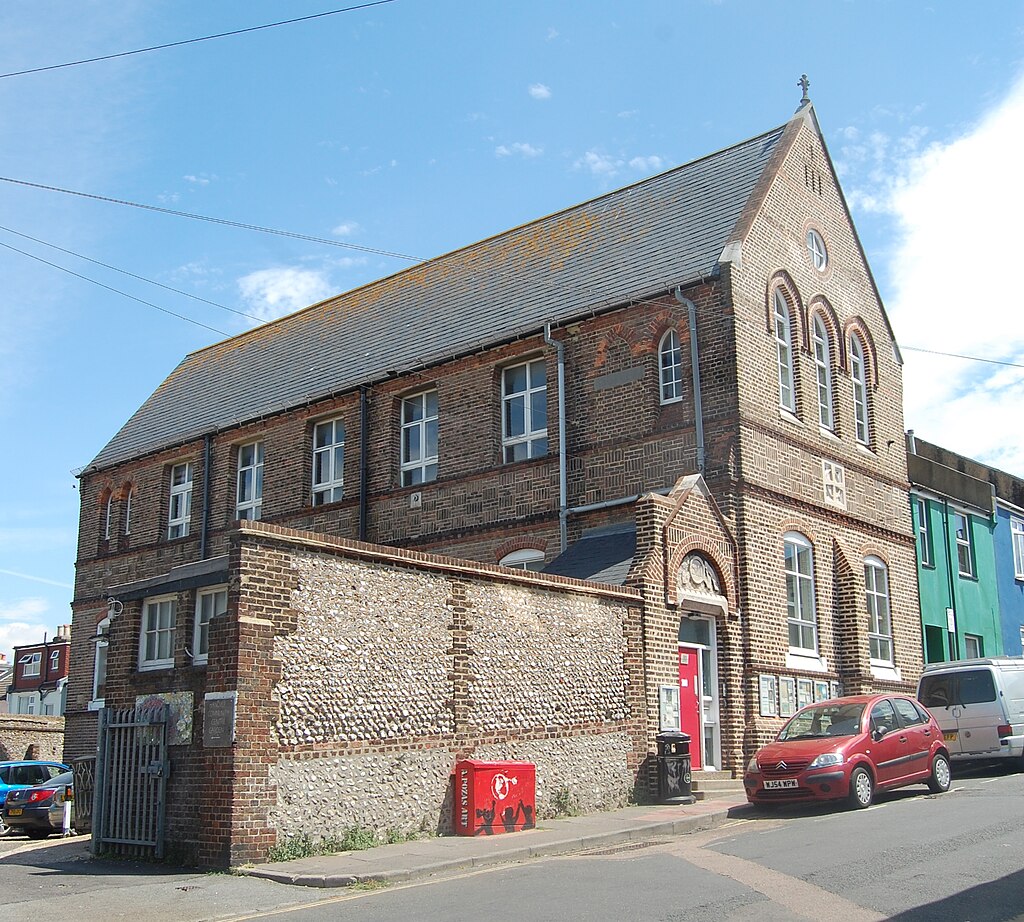 Small picture of Hanover Community Centre courtesy of Wikimedia Commons contributors