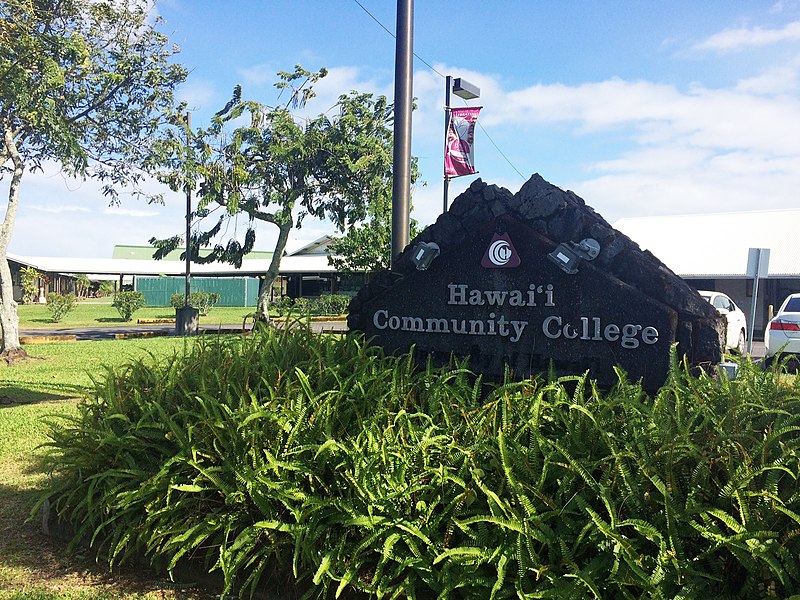 File:Hawaii Community College at Hilo-Entrance.jpg