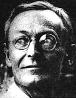 Hermann Hesse 1925 Photo Gret Widmann.jpeg