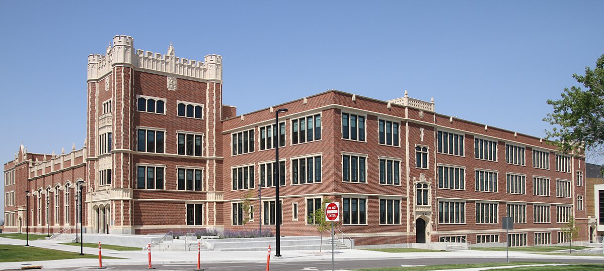 Округ школы. Natrona County High School. Натрона-Каунти. Natrona County.