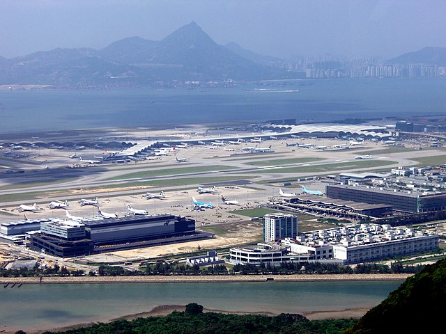 View of the airport from the Ngong Ping 360 cable car (2007)