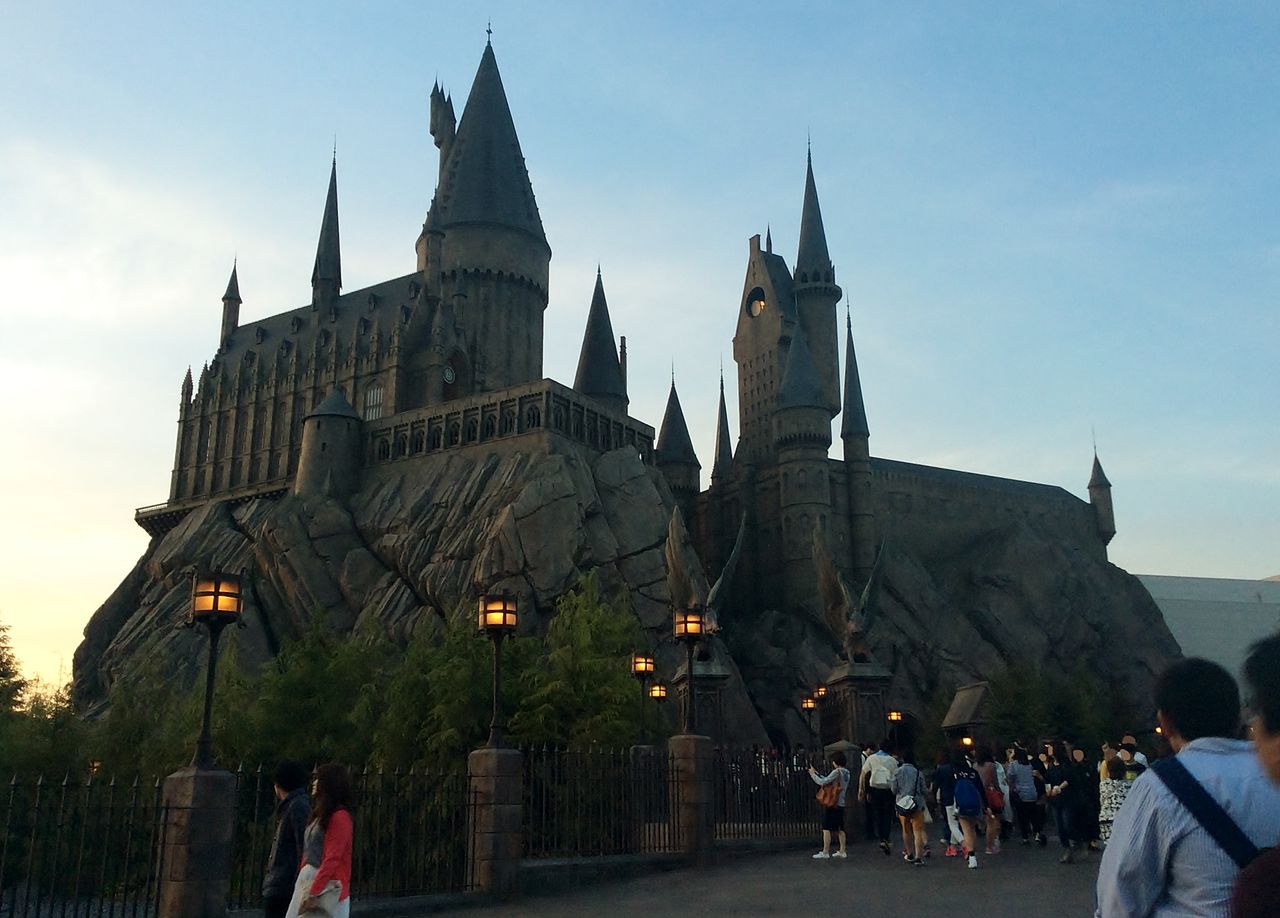 File:Hogwarts School of Witchcraft and Wizardry in Universal Studios  Japan.jpg - Wikimedia Commons