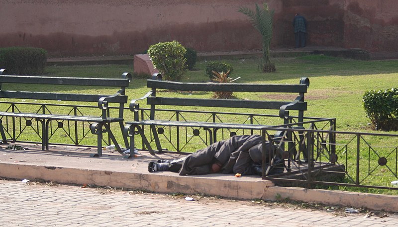 File:Homeless man sleeping under a bench.jpg