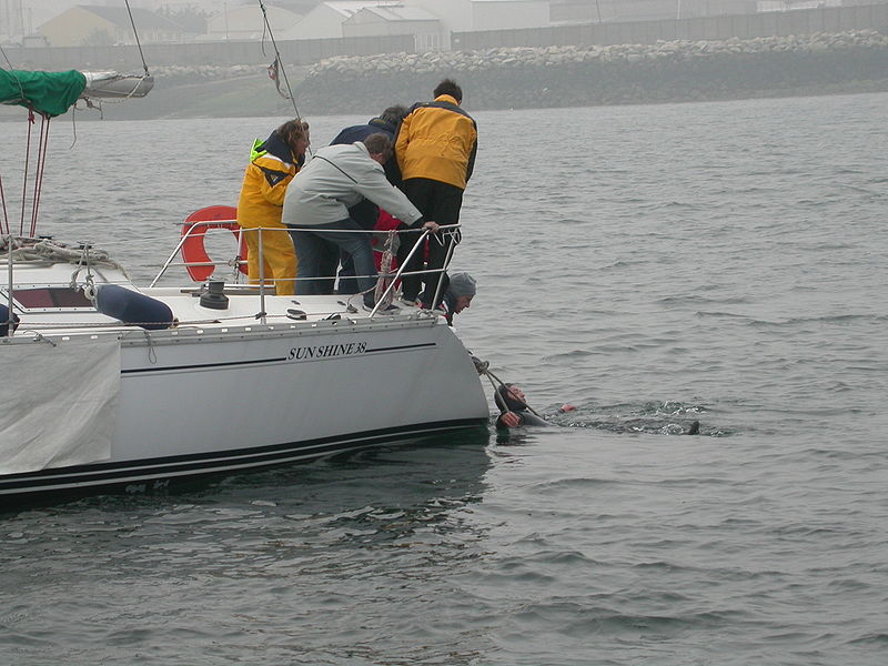 File:Homme à la mer.jpg