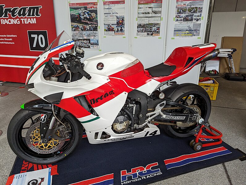 File:Honda motorcycles in Wako 2.jpg