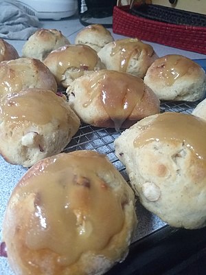 Hot cross buns made from recipe on wikibooks.jpg