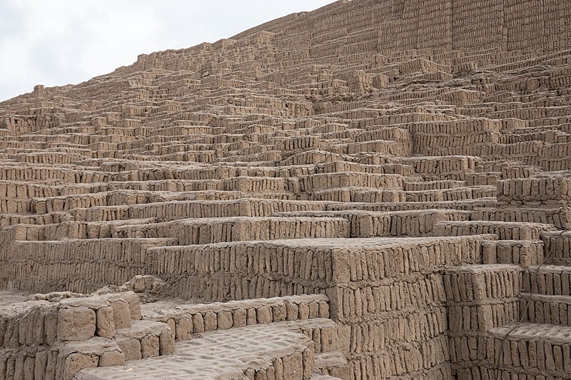 File:Huaca Pucllana-nX-27.jpg