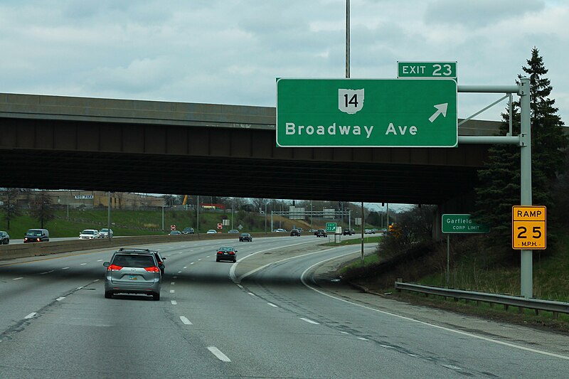 File:I-480 East - Exit 23 - OH14 (30378938708).jpg