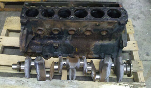 Crankshaft with four main bearings