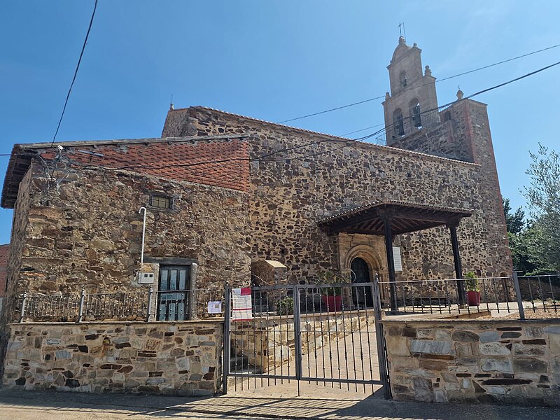 File:Iglesia Santa Colomba de la Vega.jpg