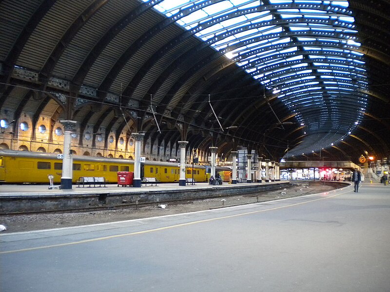 File:Interior of York station from platform 3 - geograph.org.uk - 5398361.jpg