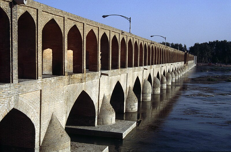 File:IranIsfahanSioschpolÜberZayandeh.jpg