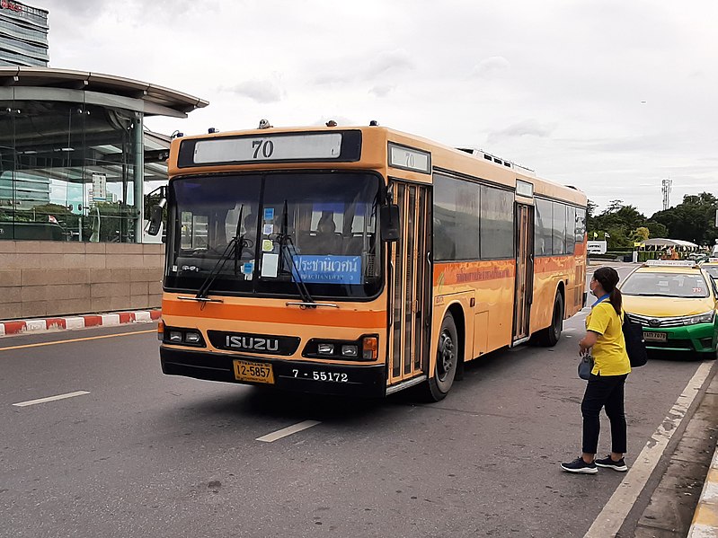 File:Isuzu LV223S 70 7-55172.jpg