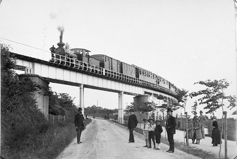 File:Järnvägsviadukten över Drottninggatan, 1890-tal.jpg