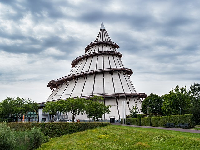 Image: Jahrtausendturm Magdeburg cropped