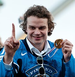 Janne Pesonen jääkiekon maailmanmestaruusjuhlissa Helsingissä vuonna 2011.