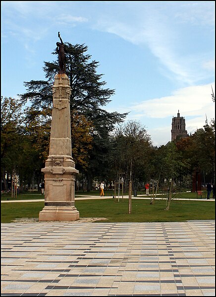 File:Jardin public du Foirail à Rodez.JPG