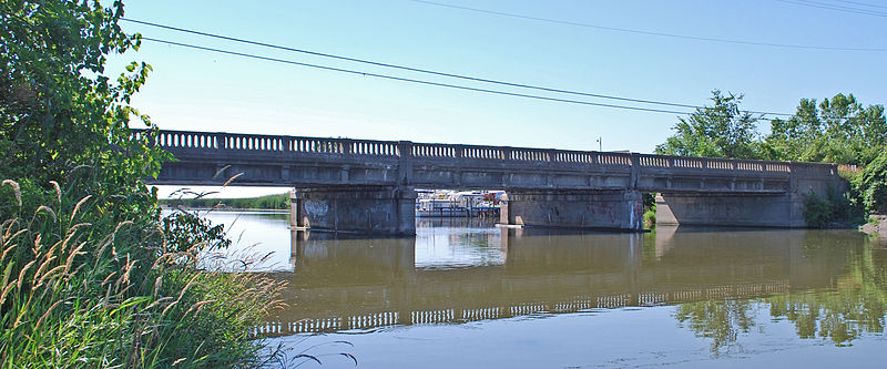 File:JeffersonAveHuronRiverBridgeWayneCoMi.jpg