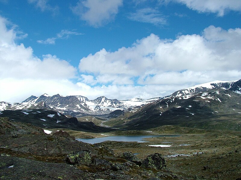 File:Jotunheimen mountains near Memurubu.jpg