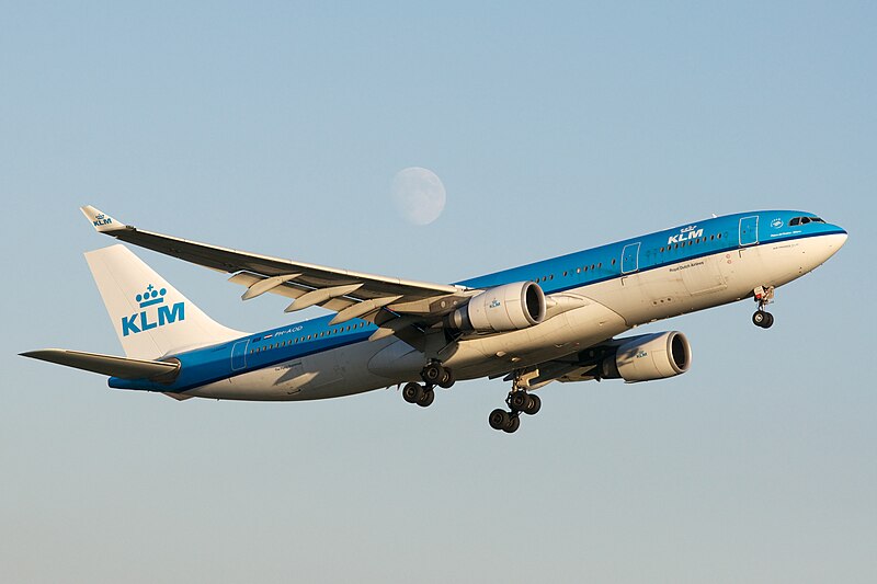 File:KLM Airbus A330-200 PH-AOD Toronto Pearson International Airport.jpg