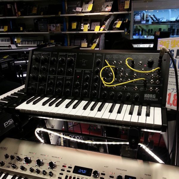 File:KORG MS-20 mini & KingKORG @ Ishibashi Music, Shibuya, 2013-04-13.jpg