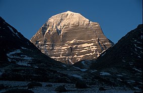 El monte Kailāsh en verano.