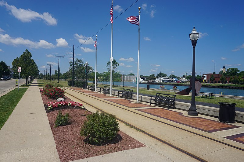 File:Kenosha July 2022 020 (Promenade-Art Walk).jpg