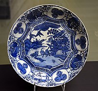 Kraak dish. Porcelain decorated with underglaze blue. 1591-1613 CE. From Jingdezhen, China. Victoria and Albert Museum, London
