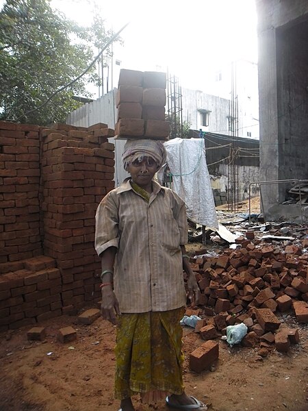 File:Lady with bricks 3.JPG