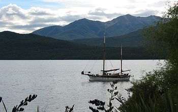 Jezero Te Anau na Novom Zelandu.