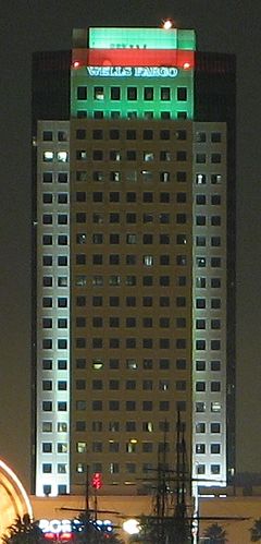 Landmark Square кесілді, night.jpg