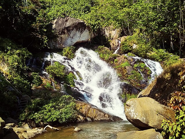 Langkvoku waterfall near Manja