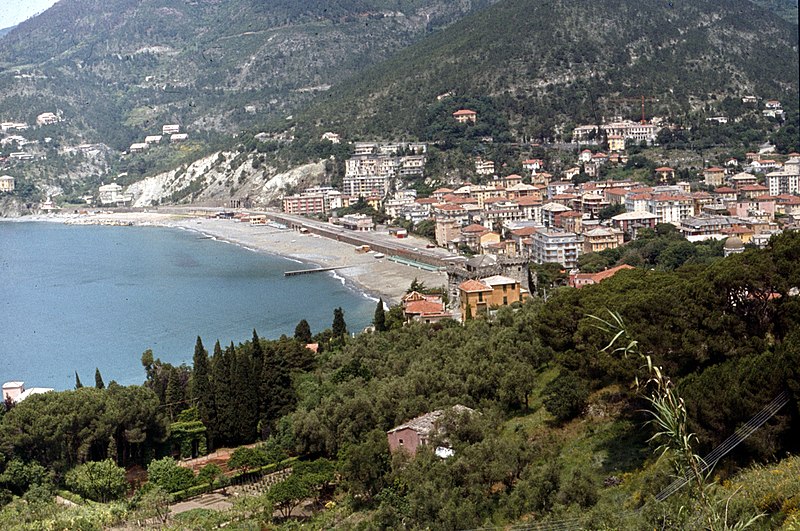 File:Levanto-02-Strand-Stadt-1977-gje.jpg