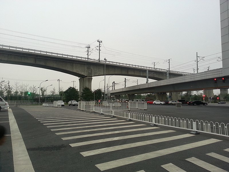 File:Line 14 crossed by Beijing Guangzhou HSR.jpg