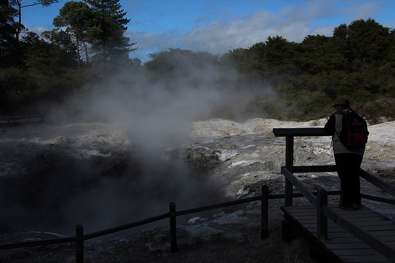 File:Looking into Devils Inkpots at Wai-O-Tapu thermal area near Rotorua (7087619015).jpg